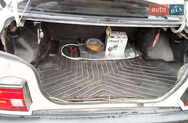 Седан Mazda 323 1993 в Черкассах