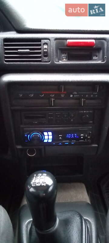 Седан Mazda 323 1993 в Черкассах