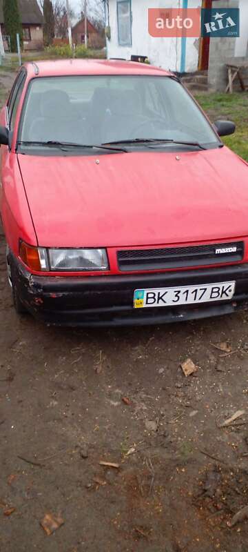 Седан Mazda 323 1990 в Ровно