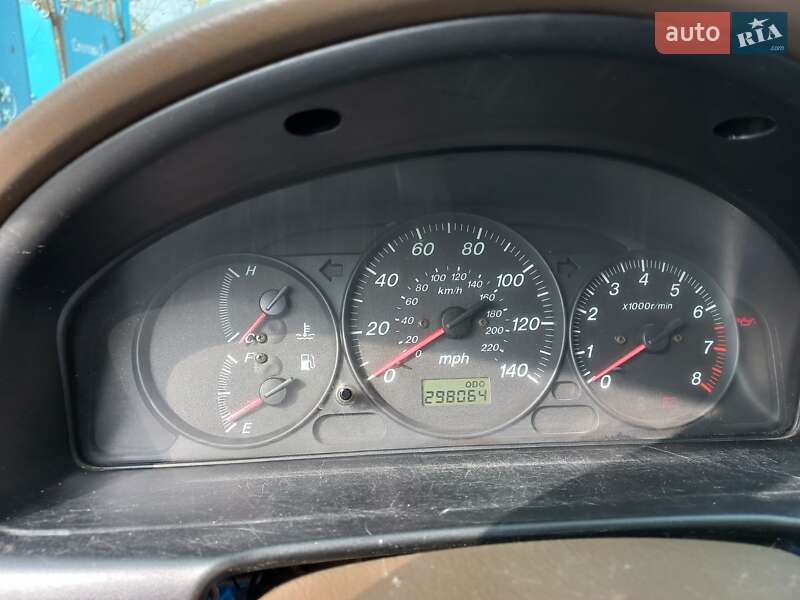 Седан Mazda 323 2000 в Николаеве