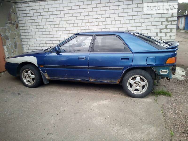 Седан Mazda 323 1993 в Житомире