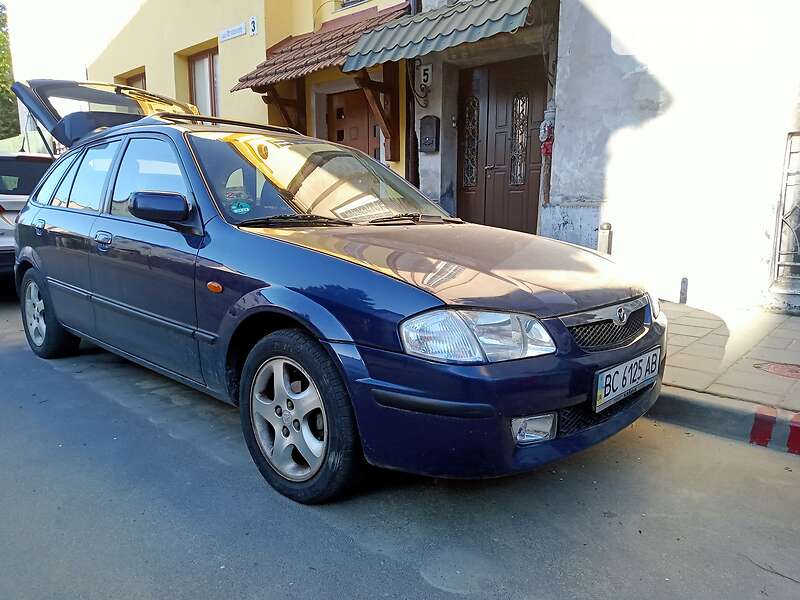 Mazda 323 2000