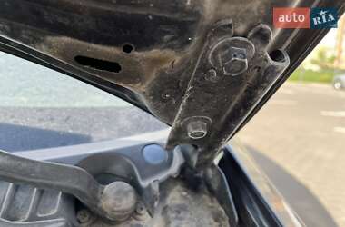 Седан Mazda 323 1997 в Виннице