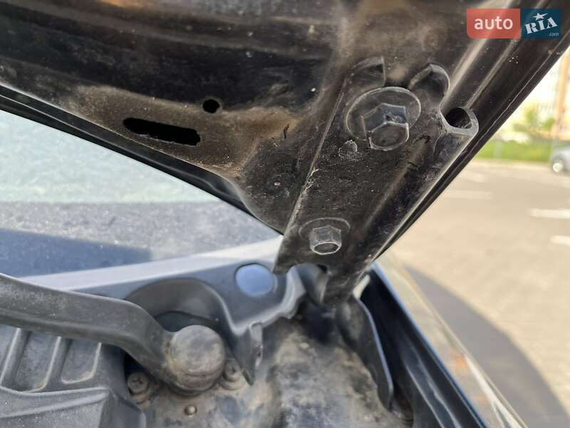 Седан Mazda 323 1997 в Виннице