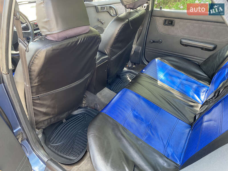 Седан Mazda 323 1990 в Днепре