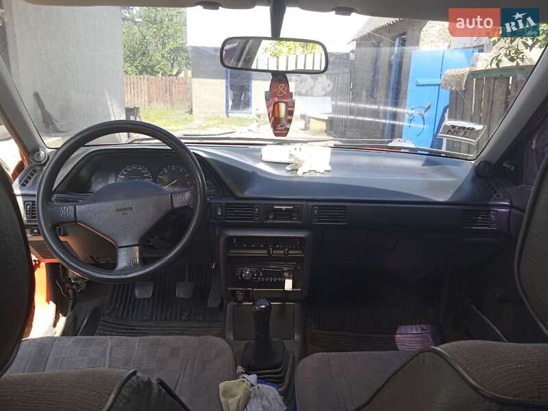 Седан Mazda 323 1990 в Радомышле