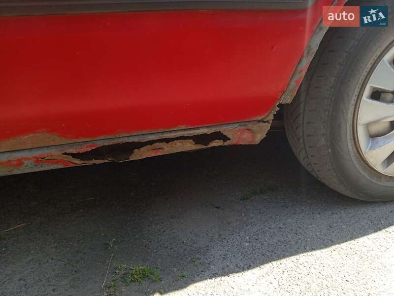 Седан Mazda 323 1990 в Радомышле