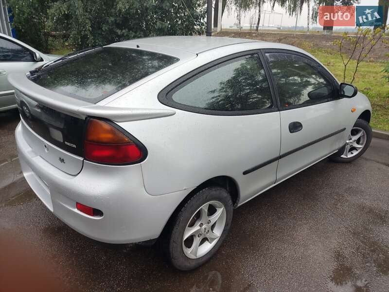 Хэтчбек Mazda 323 1998 в Киеве