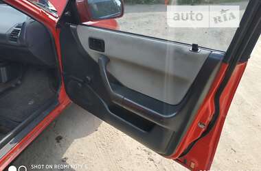 Хэтчбек Mazda 323 1990 в 