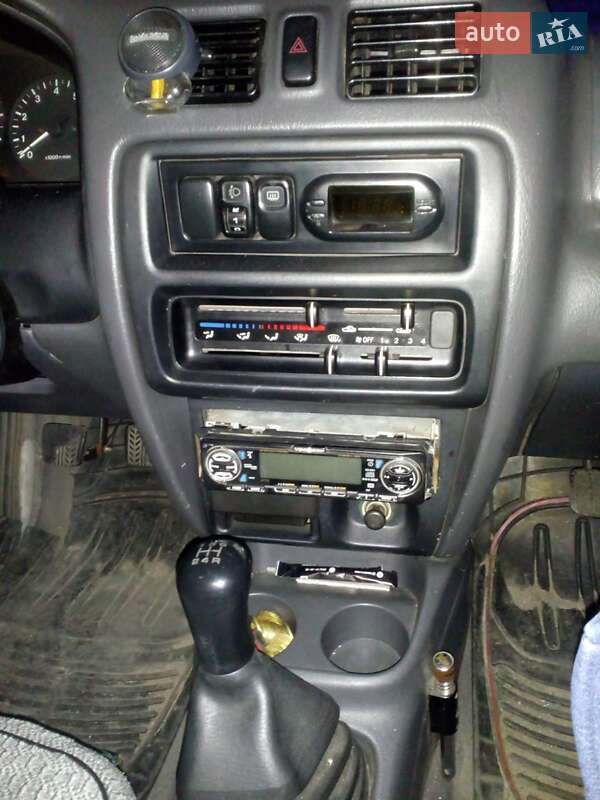 Хетчбек Mazda 323 2001 в Києві