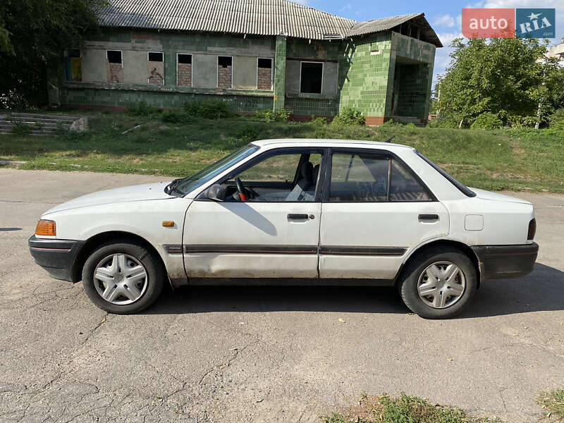 Седан Mazda 323 1992 в Олександрії