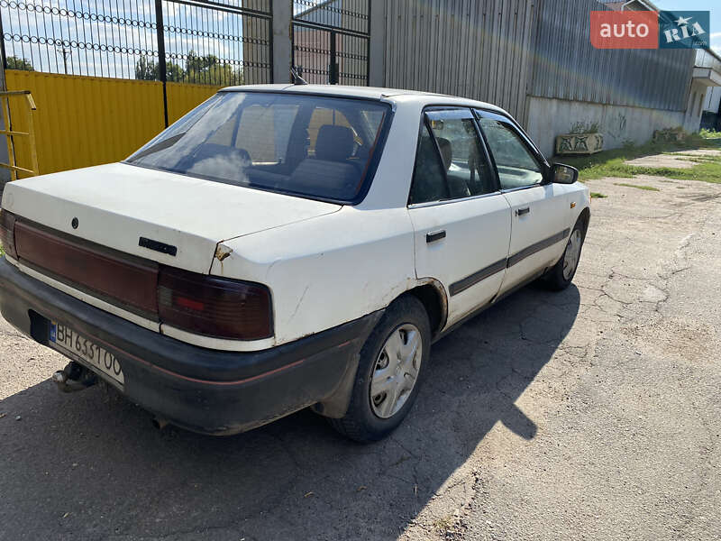 Седан Mazda 323 1992 в Олександрії
