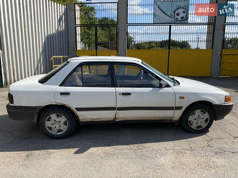 Седан Mazda 323 1992 в Олександрії