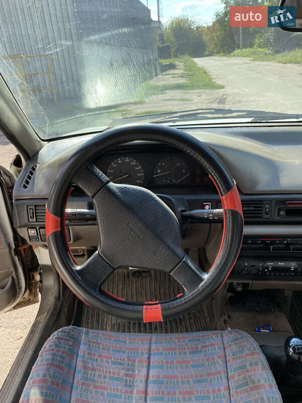 Седан Mazda 323 1992 в Олександрії