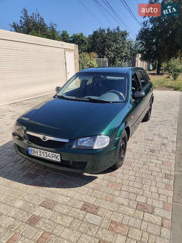 Mazda 323 2000
