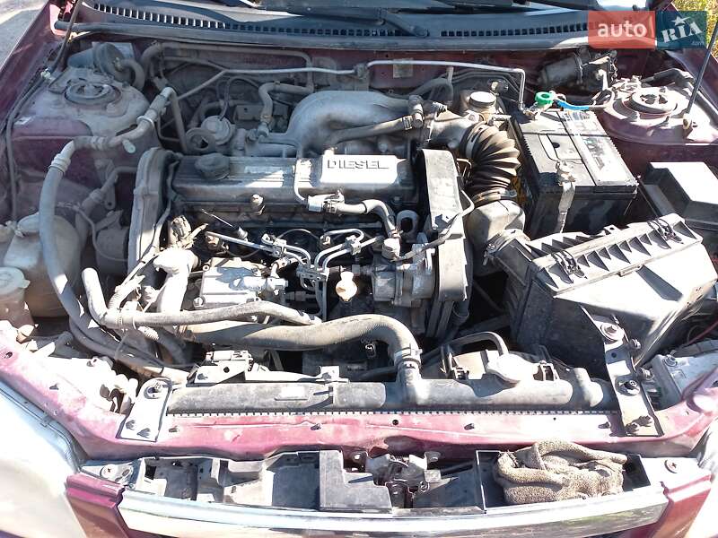 Седан Mazda 323 2001 в Миколаєві