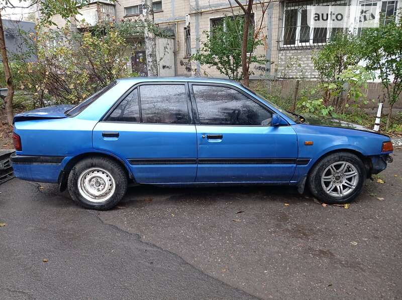 Седан Mazda 323 1991 в Одессе