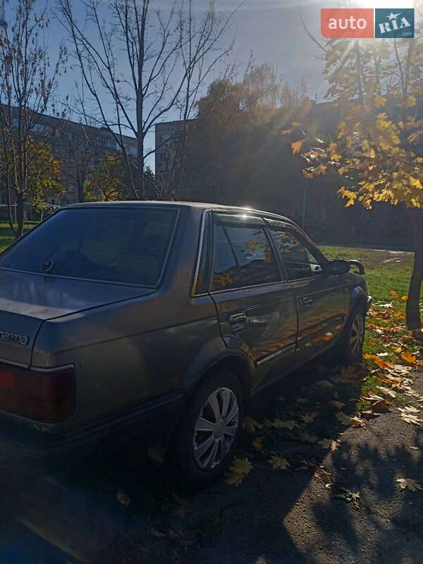 Седан Mazda 323 1986 в Першотравенске