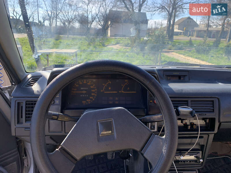 Седан Mazda 323 1987 в Краматорске