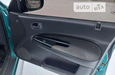Седан Mazda 323 1996 в 