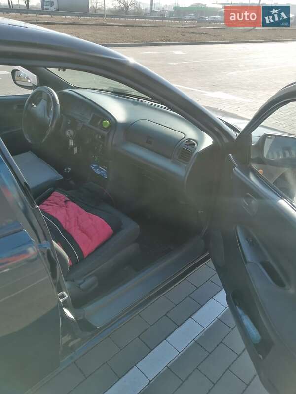 Седан Mazda 323 1996 в Одесі