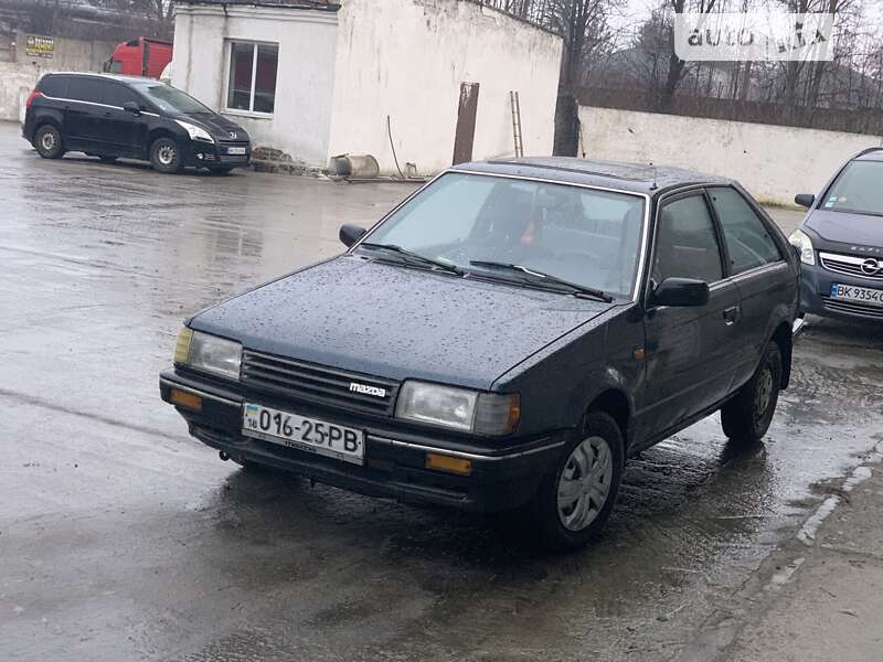 Хэтчбек Mazda 323 1987 в Ровно