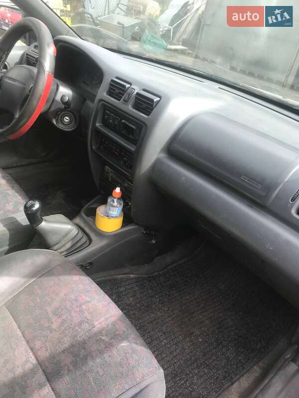 Хэтчбек Mazda 323 1997 в Черновцах