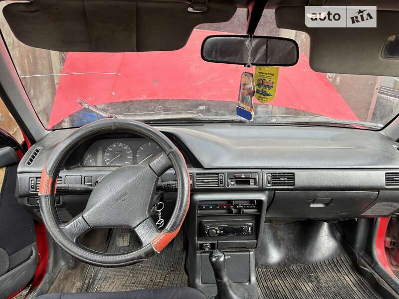 Седан Mazda 323 1989 в Барышевке