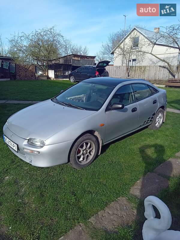 Седан Mazda 323 1996 в Львові