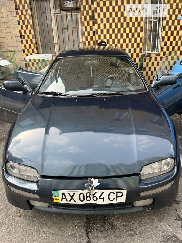 Седан Mazda 323 1996 в Киеве