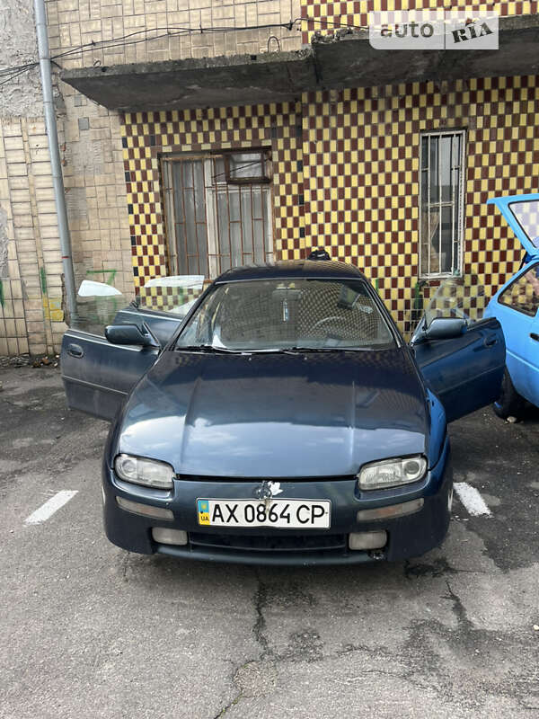 Седан Mazda 323 1996 в Киеве