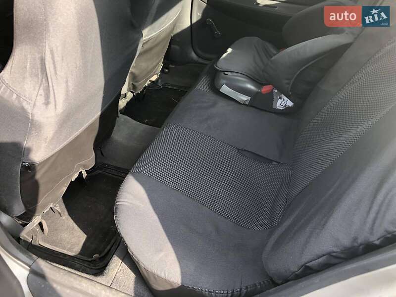 Седан Mazda 323 1998 в Кременчуге