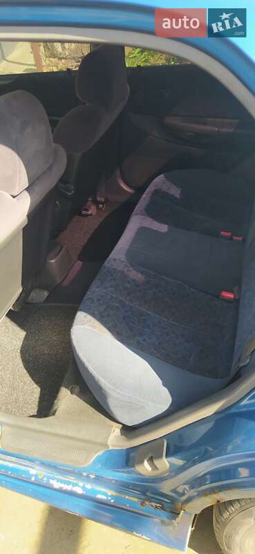 Седан Mazda 323 1999 в Днепре