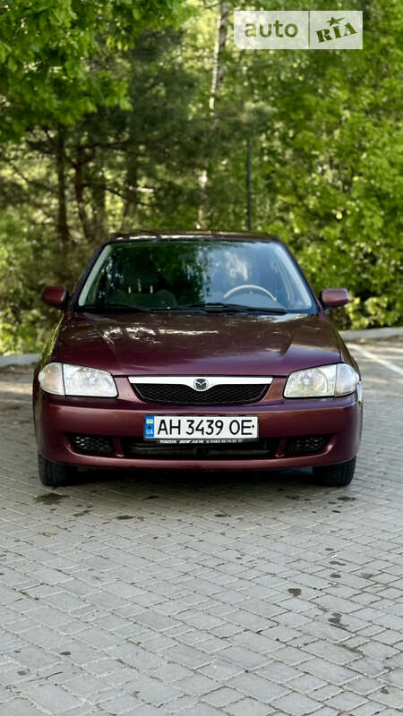 Седан Mazda 323 1998 в Киеве