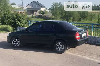 Седан Mazda 323 2000 в Ровно