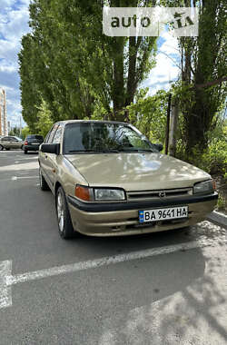 Седан Mazda 323 1994 в Харькове