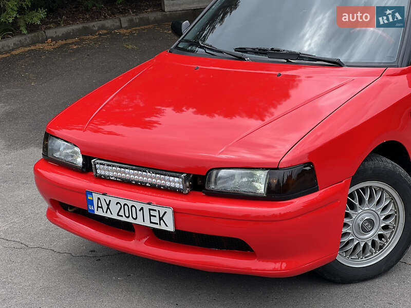 Хэтчбек Mazda 323 1993 в Харькове
