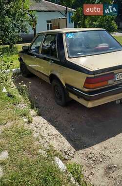 Седан Mazda 323 1981 в 