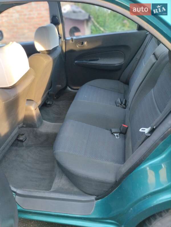 Седан Mazda 323 1996 в Калиновке