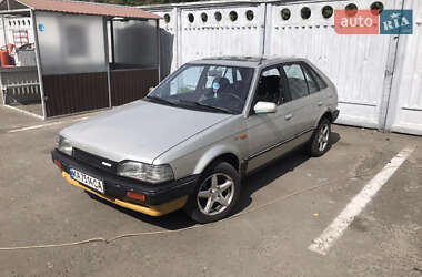 Хэтчбек Mazda 323 1988 в 