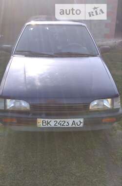 Седан Mazda 323 1988 в Сарнах