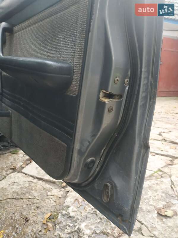 Хэтчбек Mazda 323 1988 в Каменец-Подольском
