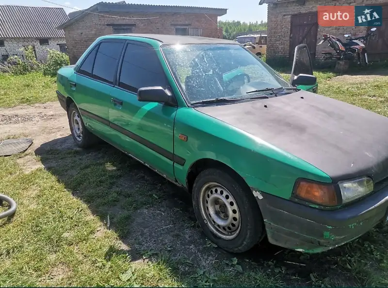 Седан Mazda 323 1993 в 