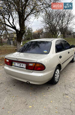 Седан Mazda 323 1996 в Буске