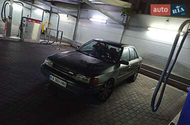 Седан Mazda 323 1992 в Киеве