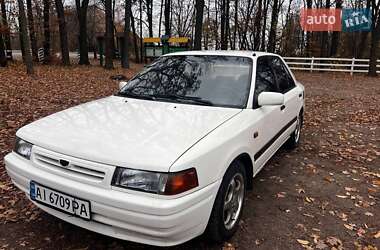 Седан Mazda 323 1990 в Лысянке