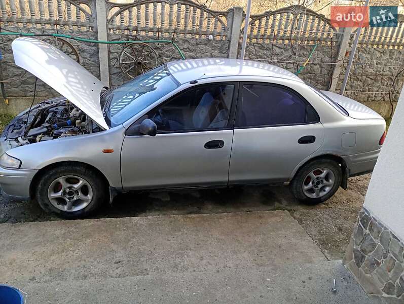 Седан Mazda 323 1998 в Ивано-Франковске