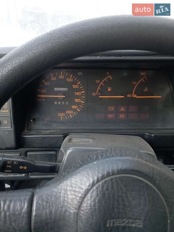Седан Mazda 323 1987 в Одесі