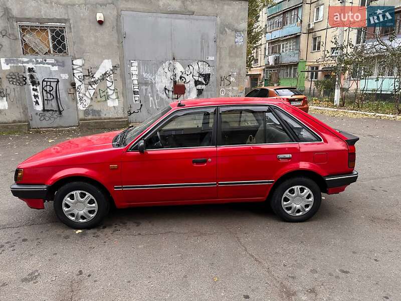 Хэтчбек Mazda 323 1988 в Одессе фото 4 Хэтчбек Mazda 323 1988 в Одессе