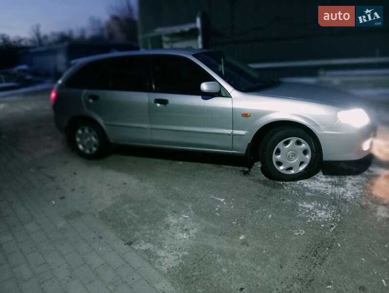 Mazda 323 2001
